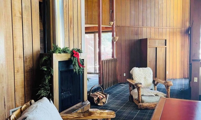 Idyllwild Cabin | Cal-Zen Architectural home with Sunset Views