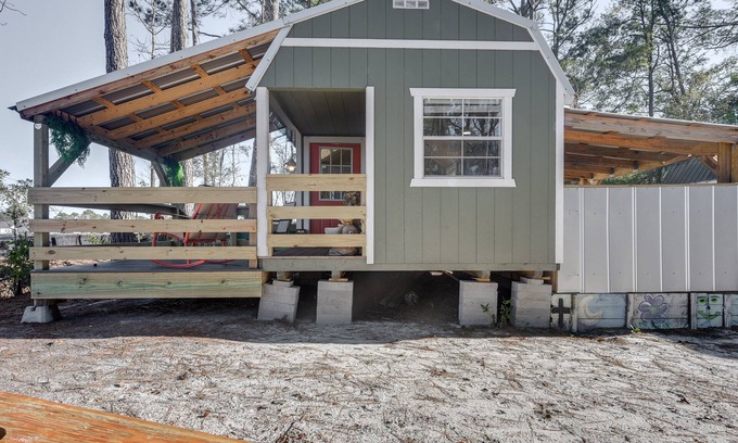Sunset Beach Apartment | Calabash Studio Cabin, 4 Mi to Sunset Beach!