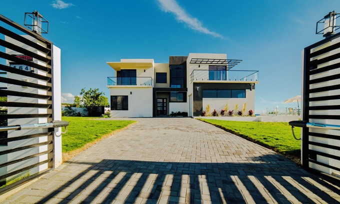Belmont House | Calabura Villa - White House Modern Luxury Villa