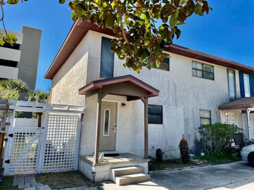 Open Sands House | Caladium 628D