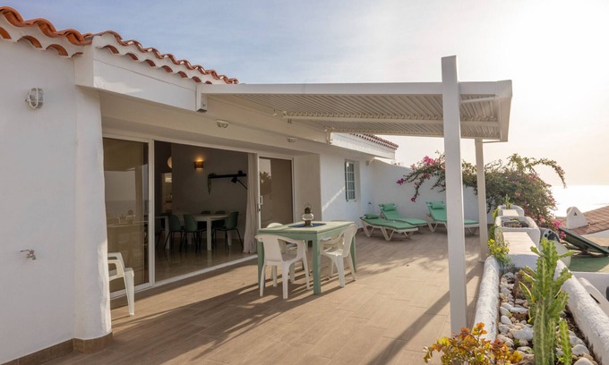 Las Caletillas Ski Chalet | Calala's House with huge terrace