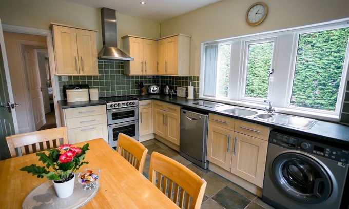 Blackburn Cottage | Calder Cottage in The Ribble Valley, Whalley, Lancashire - Sleeps 4