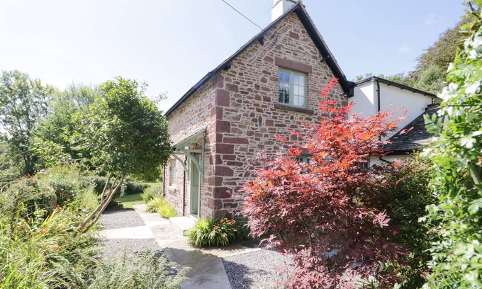 Holmrook Cottage | CALDHU COTTAGE, pet friendly, character holiday cottage in Holmrook