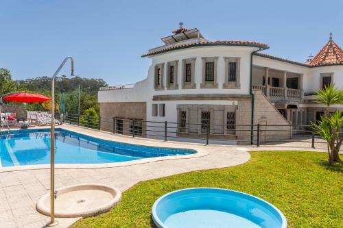 Cardielos House | Calejo House – Pool & Sports & Grill Retreat