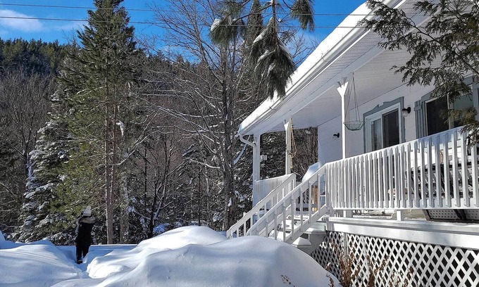 Saint Zenon Ski Chalet | Calet La Brise des Bois