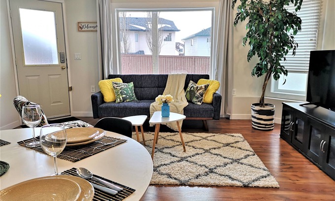 Tuscany Apartment | 💟Calgary 5 🌟STYLISH 2️⃣ BR DT/UC/BANFF/COP 🀄