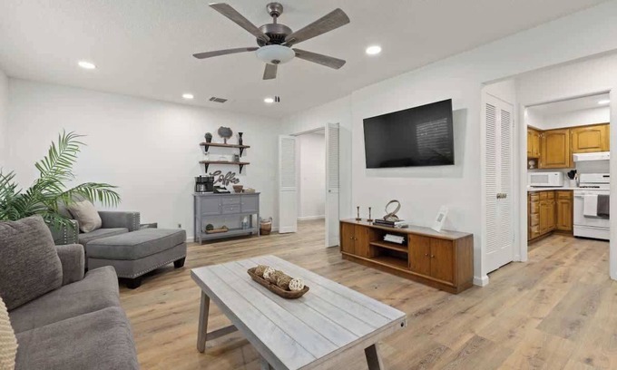 Hanford House | Cali Home Base near NAS w/Game Room