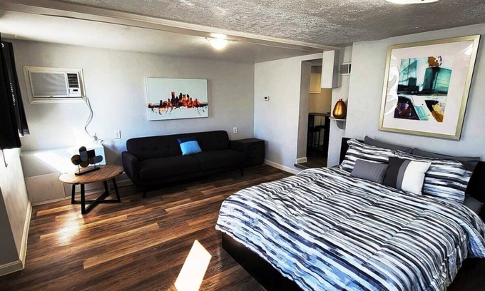 Marshall-Shadeland Apartment | California Ave Quarters - Modern 1BR - EZ Parking