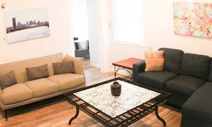 Marshall-Shadeland Apartment | California Ave Quarters-2 Bedroom w/Easy Parking!