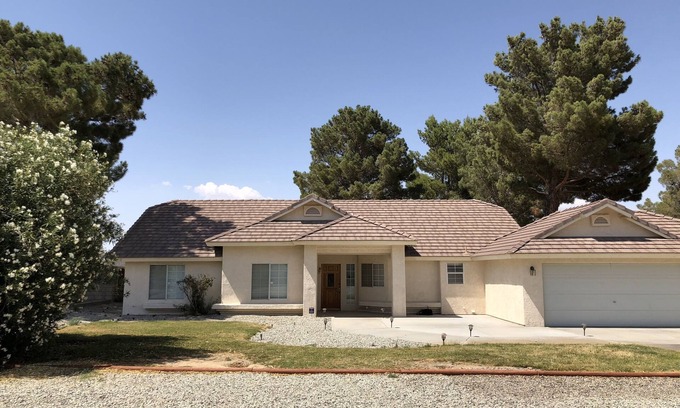 California City House | California City Tastefully Modern 4 Bd Vacation home
