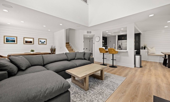 Mission Viejo House | California Dreaming: Chic Retreat in Orange County's Prime Location!