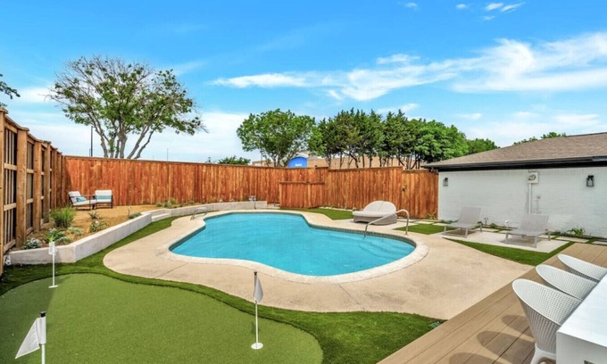 Richardson House | California Dreamin: Pool, Minigolf, and Grill