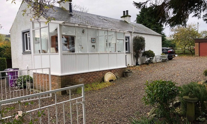 Murthill Cottage | Caliscotia Cottage, Glamis three miles, conservatory