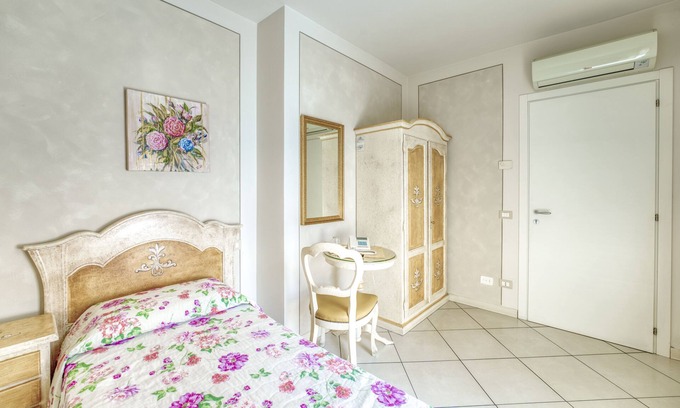Darfo Boario Terme House | Calle - Single Room in Liberty Villa