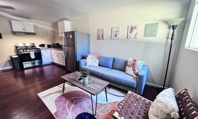 Grantville Cottage | Calligraphy guest suite w/private deck & entrance