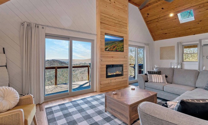 Apple Ridge House | Calling Me Home- Stunning views, hot tub, gameroom, close to Blowing Rock!