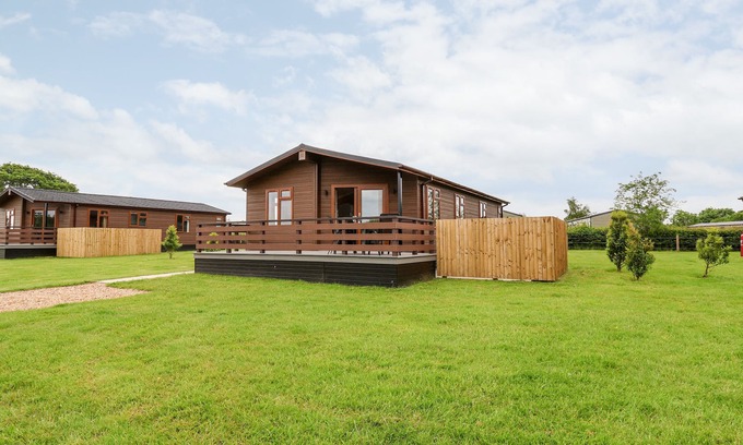Shrewsbury Cottage | CALLOW LODGE 15, pet friendly, with pool in Beaconsfield Holiday Park