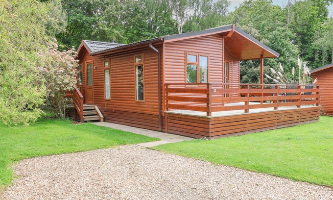Upper Battlefield Cottage | CALLOW LODGE 22, pet friendly, with pool in Beaconsfield Holiday Park