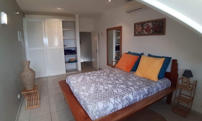 Le Gosier Apartment | Calm 2-room duplex "feet in the water