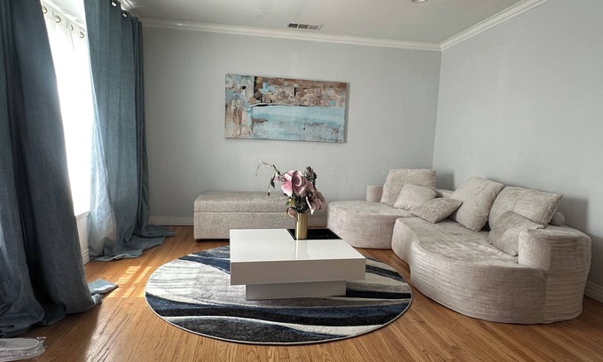 Los Altos House | Calm 3-2 house in Long Beach