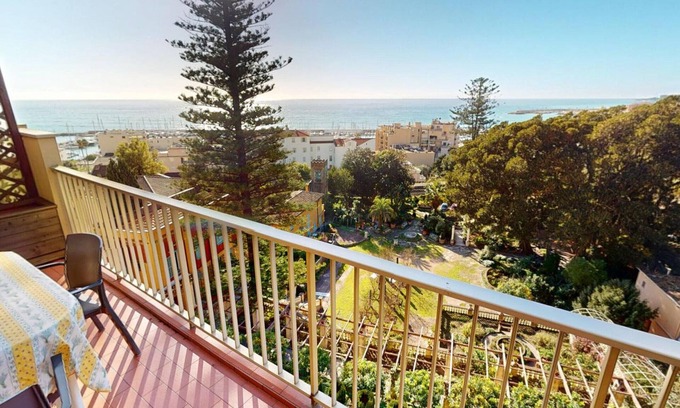 Alpes-Maritimes Apartment | Calm AC 3P with terrace, sea view and parking