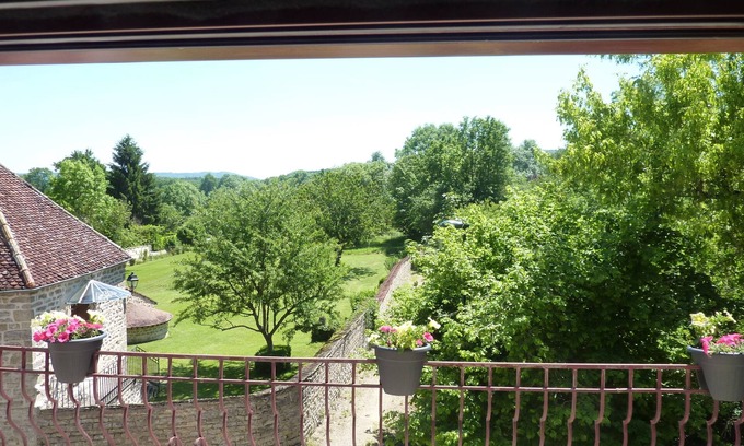Paris-l'Hopital Cottage | Calm and greenery in wine country bourguignon