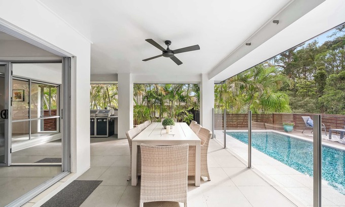 Upper Coomera House | Calm By Khove Summary