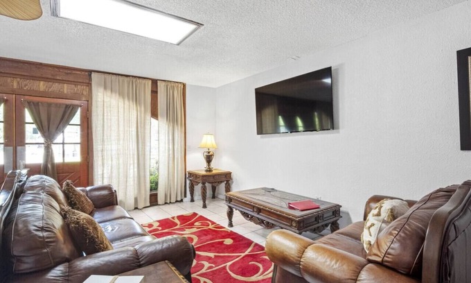 Durant House | Calm & Spacious Retreat Family-Ready Escape