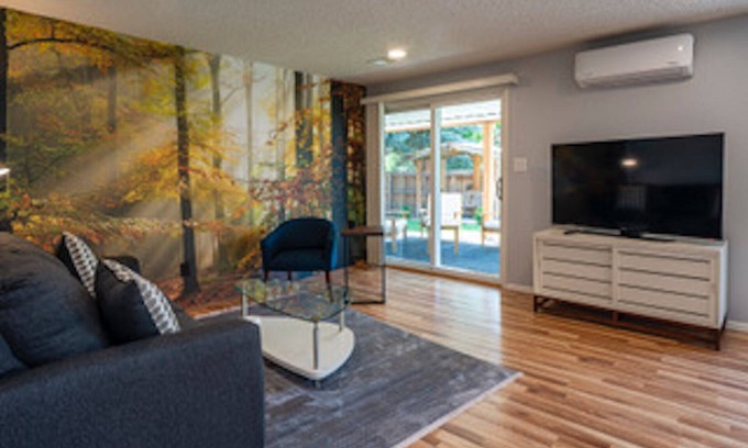 Broomfield House | Calm Stylish Comfort, Quiet Neighborhood