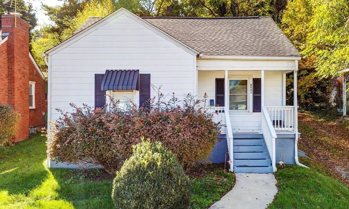 Bristol House | Calm, stylish cottage in the heart of Bristol, TN