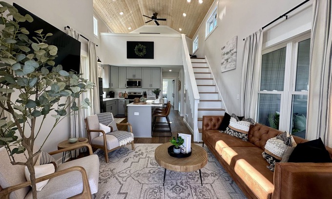 Tracy City Cabin | Calm Waters at The Retreat at Water's Edge