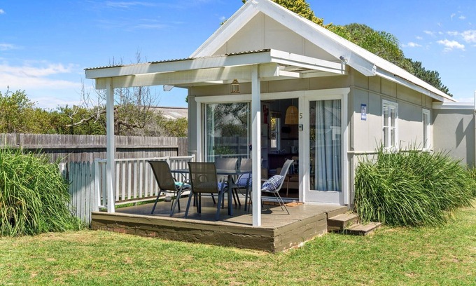Sussex Inlet Resort | Calm Waters Waterfront Cottages @ Sussex Inlet, No. 5 Garden View