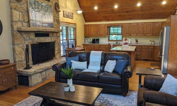 Grantville Cabin | Calming Cabin near Perry Lake