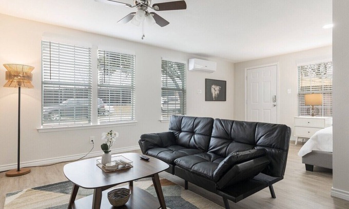 Arlington Heights Apartment | Calmont Urban Guest Farmhouse: 1-Bedroom Hideaway
