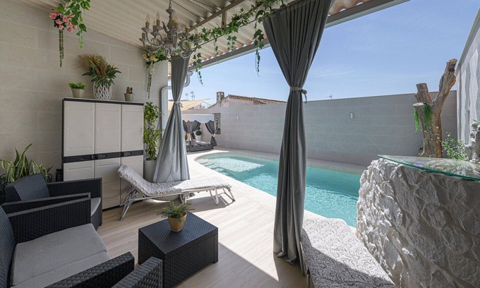 Sierra de Yeguas Ski Chalet | Calymar - House With Private Pool In Navahermosa