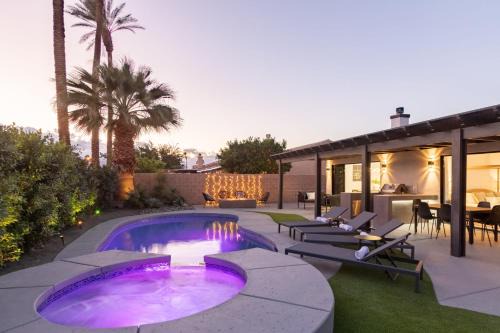 Indio House | Calypso by AvantStay Entertainer’s Paradise Pool Hot Tub Putting Green