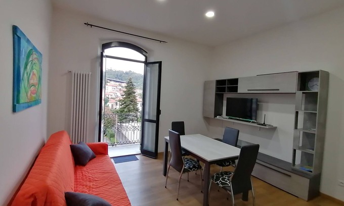 La Spezia Apartment | Calypso Holiday Home, cozy apartment in Station area for 5 Terre