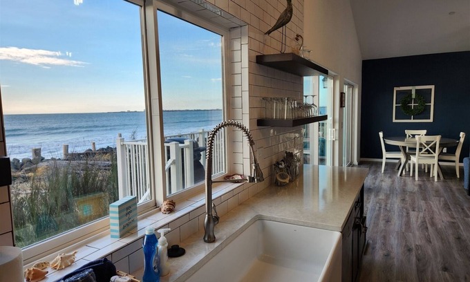 Ocean Shores House | Calypso`s View - Private beach and hot tub