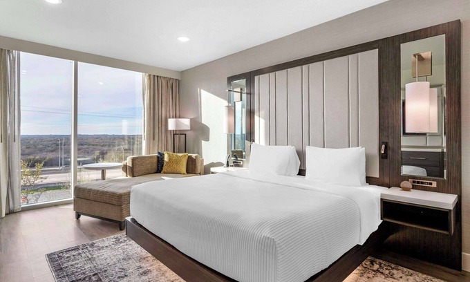 Woods Of Century Park Hotel | Cambria Hotel Austin Uptown Near The Domain