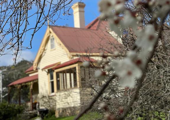Geeveston Bed & Breakfast | Cambridge House Breakfast & Bed