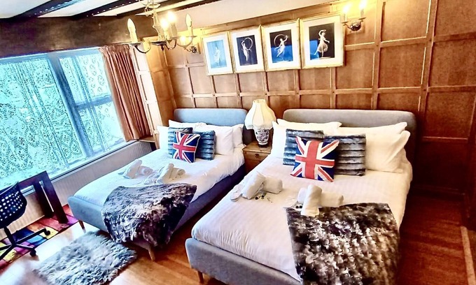 Cambridge House | CAMBRIDGE PREMIUM LUXURY 4 Bedroom Large House with Parking| 5 mins to River Cam