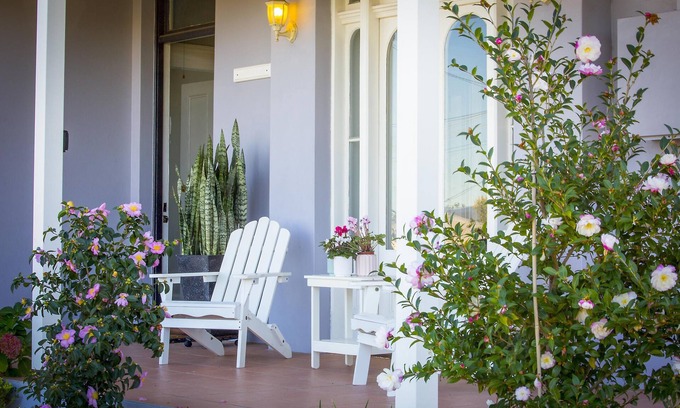 Cessnock Cottage | Camellia Cottage - Beautiful 3 bedroom cottage with gorgeous gardens - stroll to local cafes!