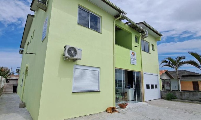 Balneario Arroio do Silva House | Camelo locação de Suítes Individuais Pousada com Cozinha e Sala Compartilhada