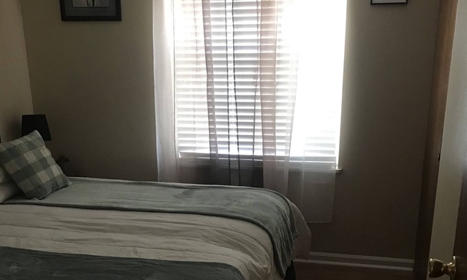 Huntcliff House | Camille Cozy Cabin, 20 minutes from Fort Jackson, located Northeast Columbia,
