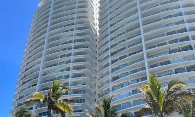 Zona Dorada Condo | Camino al Mar beachfront condo