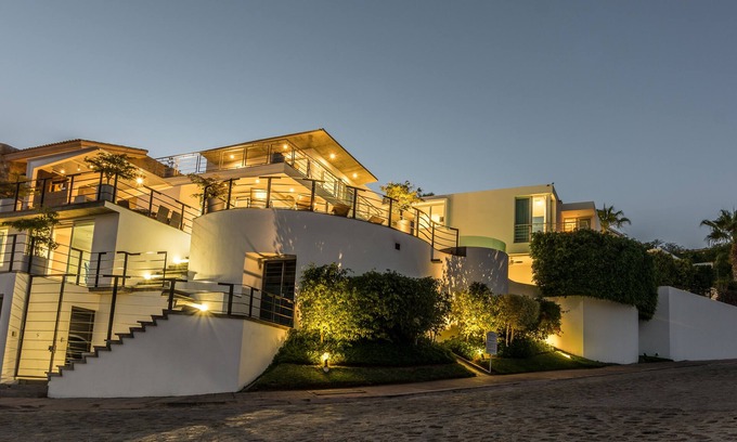 Pedregal House | Camino de Pacifico in Pedregal - A Modern Showcase in Mexico's Paradise