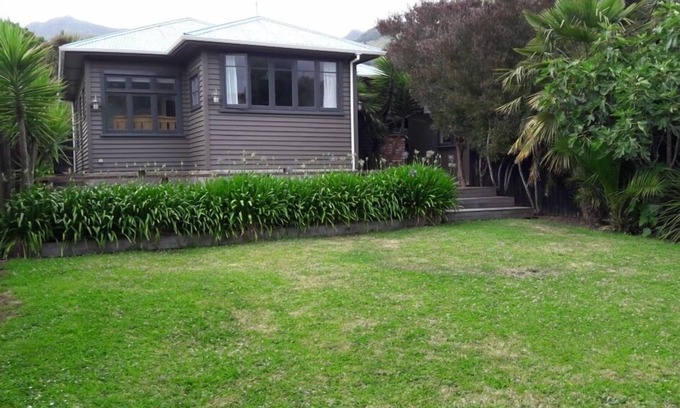 Akaroa House | Camp de base is the ideal 'base camp'