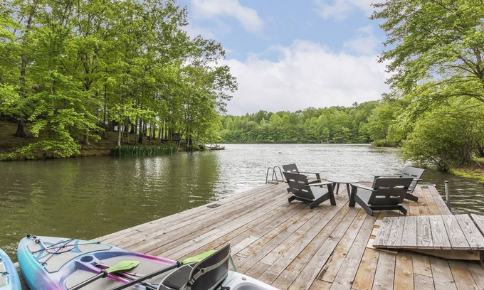 Clifftops House | Camp McGu: Lakefront, Boats Included, 3 Fireplaces + Firepit, Gorgeous Setting
