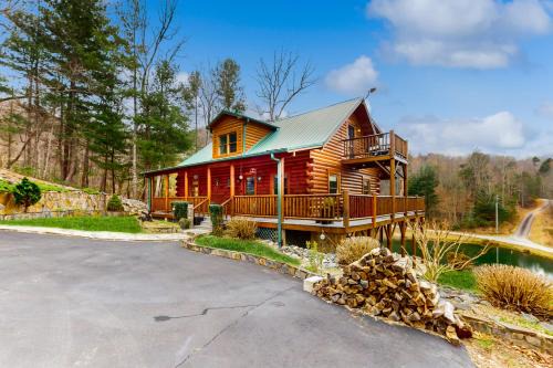 Vein Mountain House | Camp Unicorns Bigfoot Manor