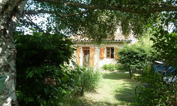 Sainte-Catherine House | Campagne Auvergnate Gite Fournial 5personnes Animaux en Liberte Calme